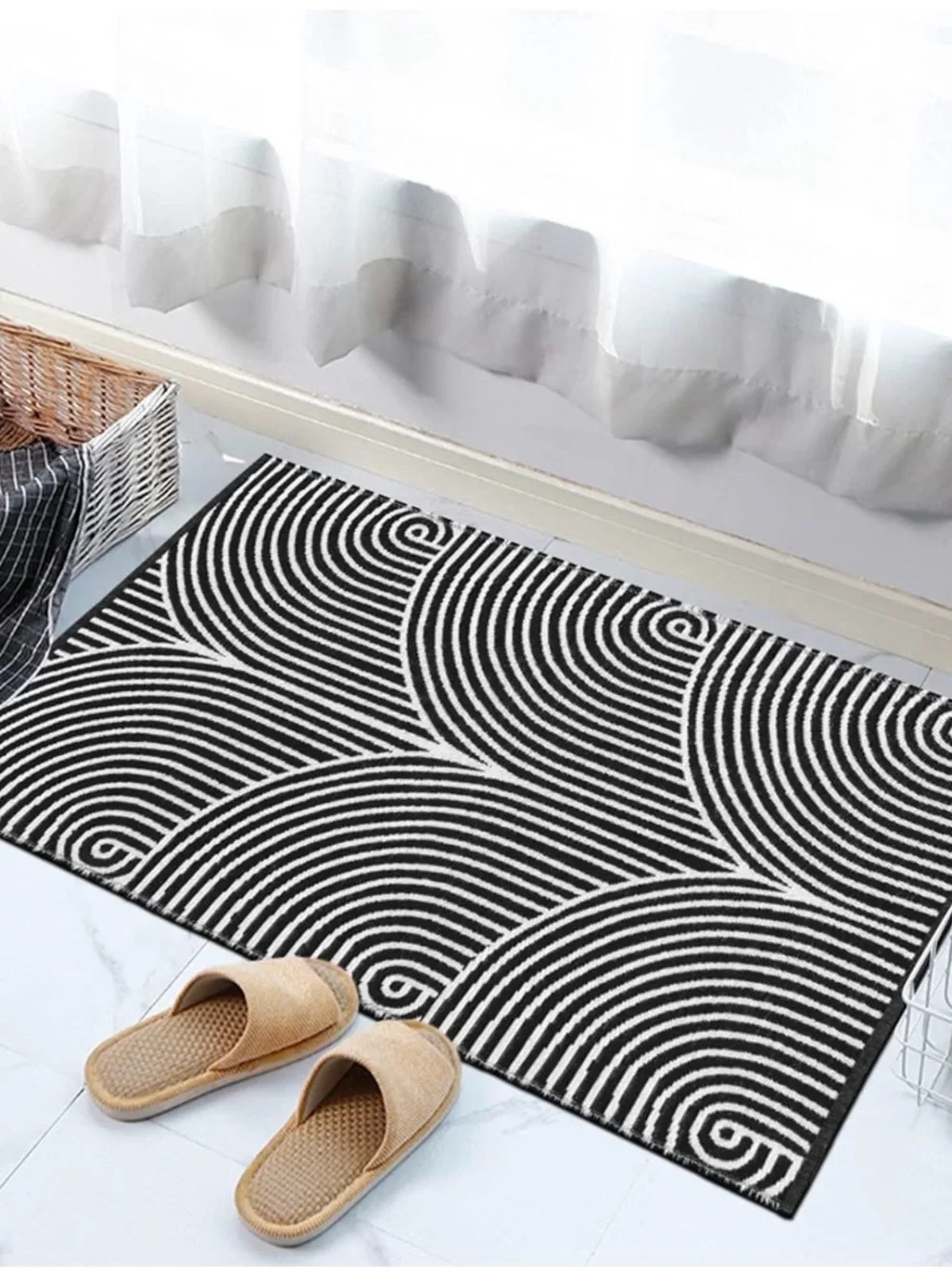 Black and White Geometric Runner Rug 2'x3'